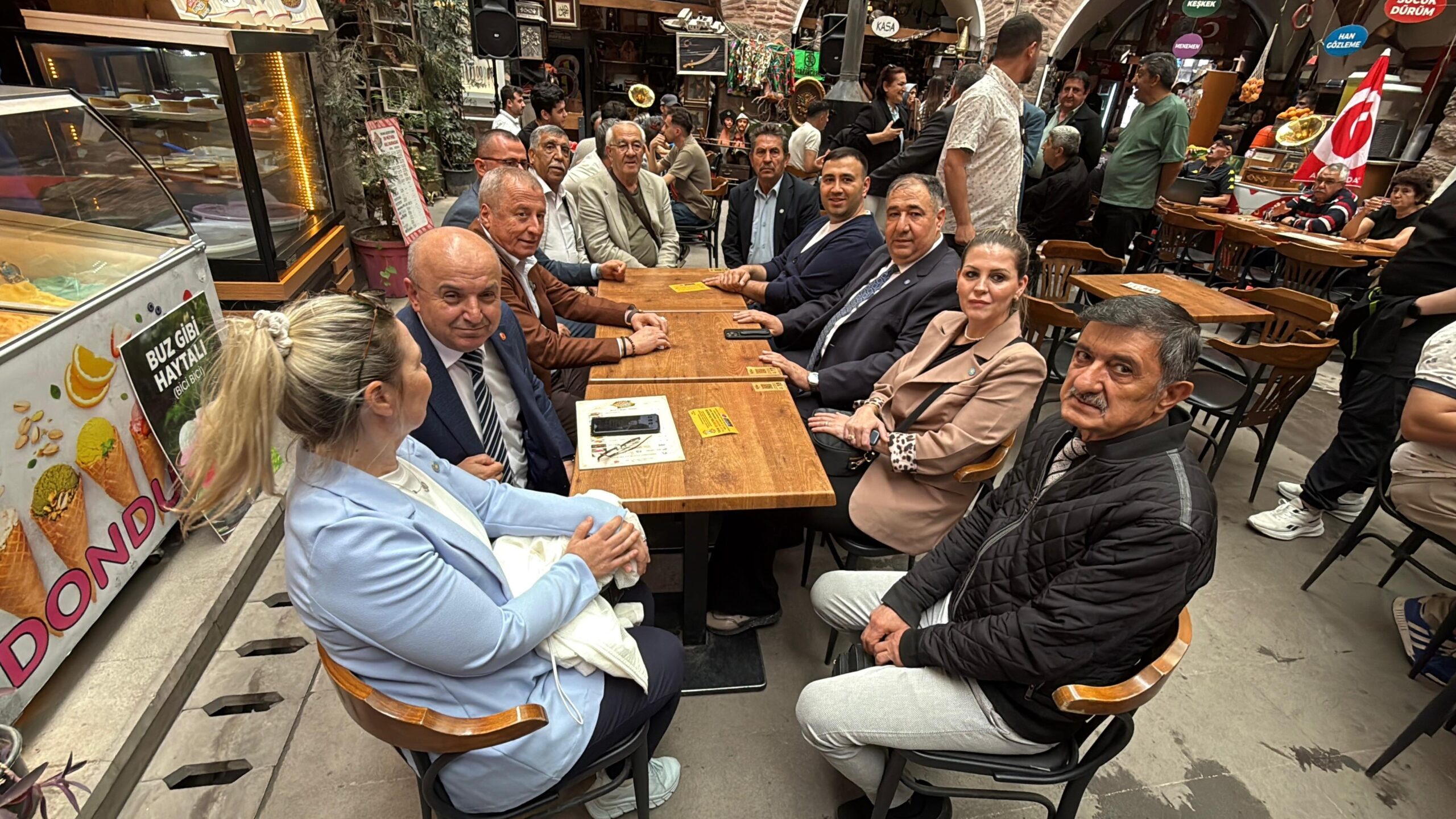 Afyonkarahisar, İYİ Parti, Hakan Şeref Olgun, Zafer Meydanı, esnaf ziyareti, Demirciler Çarşısı, yerel siyaset, politika haberleri
