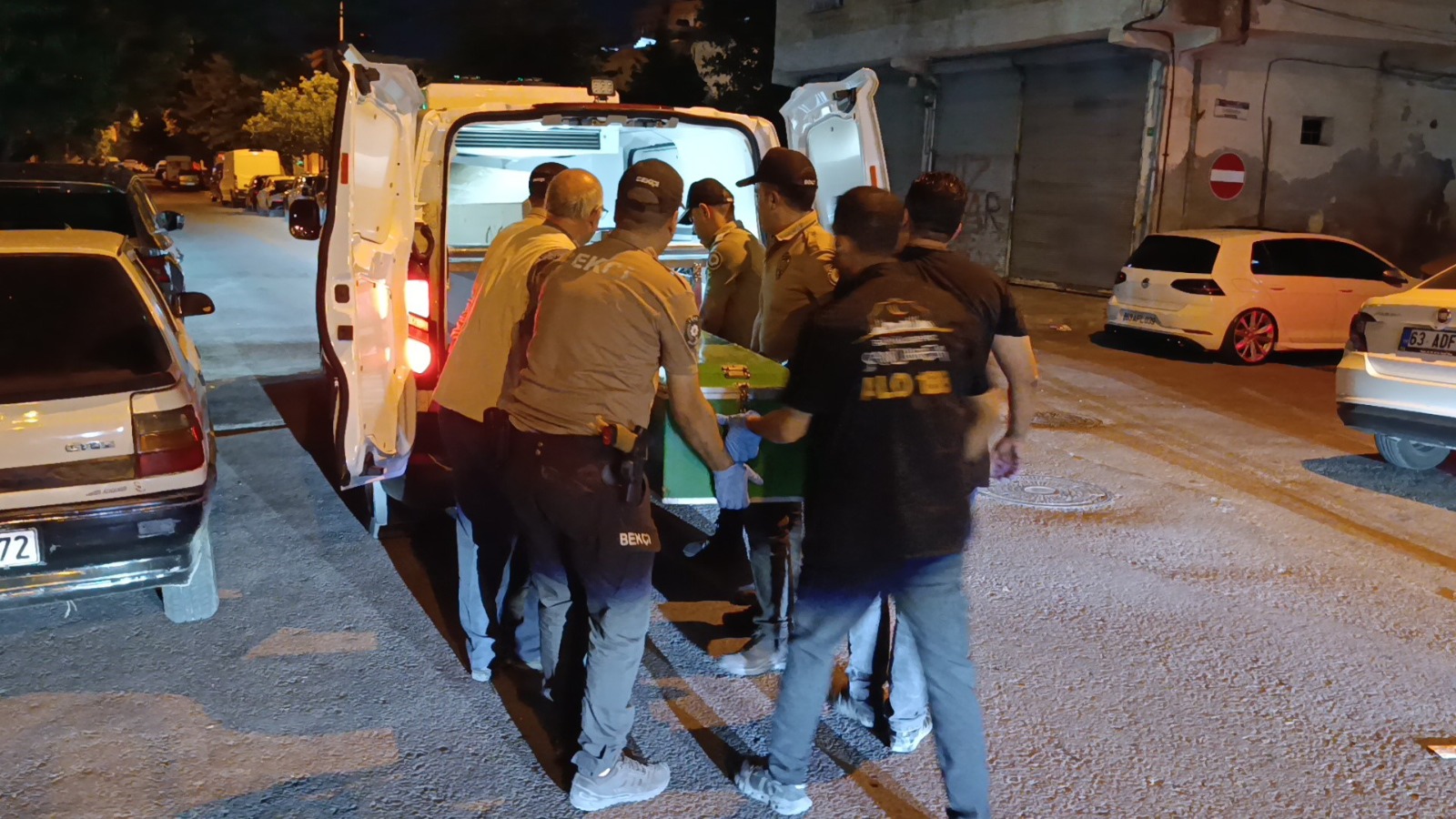 Hain pusuda yaşlı adam kurşunların hedefi oldu!
