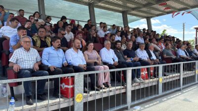 Bölge halkının ve güreşseverlerin yoğun katılım gösterdiği etkinlikte, güreş ağası