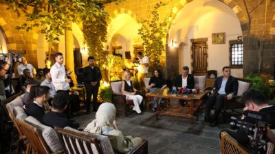 KÜRT MESELESİ VE DOKUNULMAZLIKLARIN KALDIRILMASI SÜRECİNE DAİR ÖZELEŞTİRİ GELDİ Toplantıda
