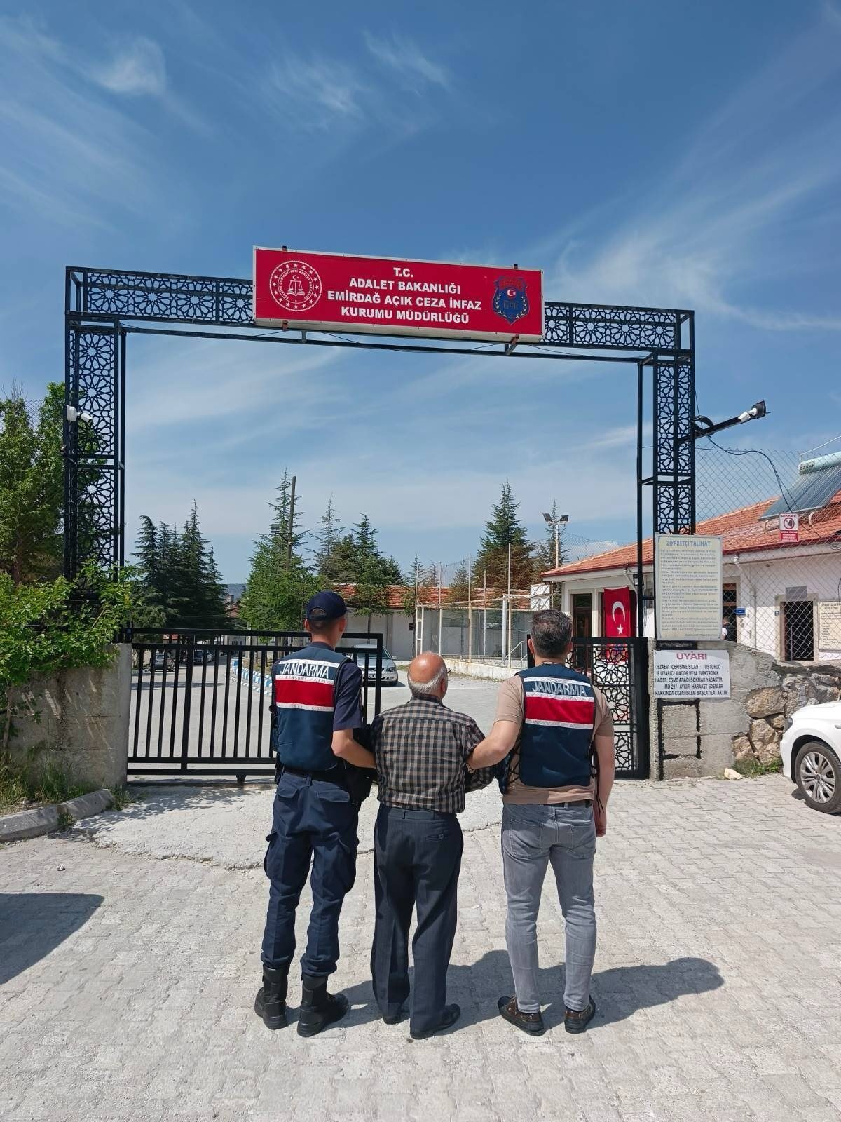 AFYONKARAHİSAR (AA) – Afyonkarahisar'ın Emirdağ ilçesinde Fetullahçı Terör Örgütü (FETÖ)