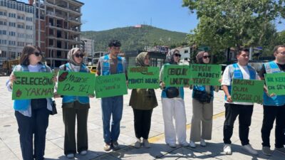 AFYONKARAHİSAR (AA) – Afyonkarahisar'da bağımlılığa karşı farkındalık amacıyla FlashMob etkinliği