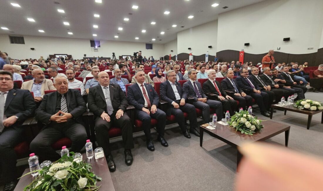AFYONKARAHİSAR (AA) – Afyonkarahisar'da "Savunma Teknolojileri ve Tarihimizin Dönüm Noktaları​​​​​​​"