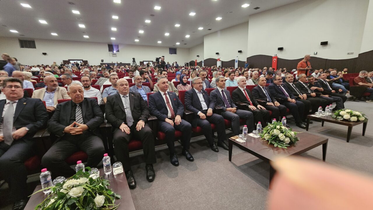 AFYONKARAHİSAR (AA) – Afyonkarahisar'da "Savunma Teknolojileri ve Tarihimizin Dönüm Noktaları​​​​​​​"