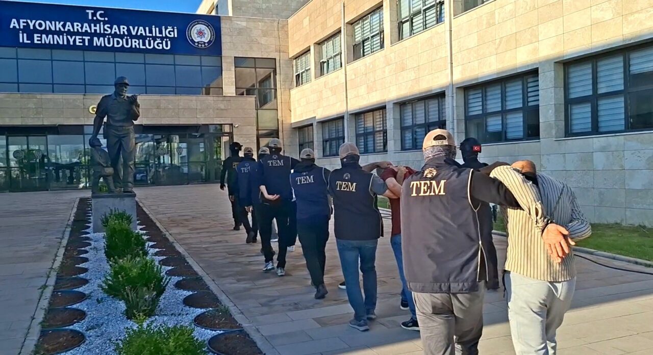 Afyonkarahisar’da terör örgütü DEAŞ operasyonunda 7 zanlı yakalandı