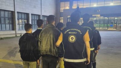 AFYONKARAHİSAR (AA) – Afyonkarahisar'ın İscehisar ilçesinde 8 düzensiz göçmen yakalandı.