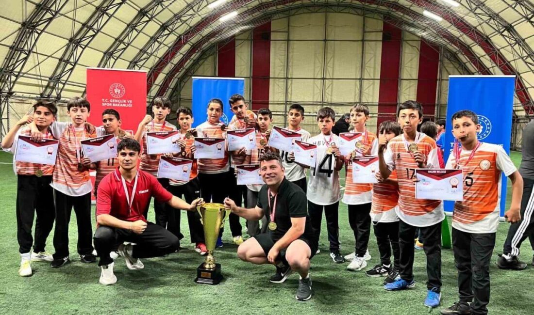 Ankara’nın Altındağ ilçesindeki Hacı Bayram Veli Spor Ortaokulu, Afyonkarahisar’da düzenlenen