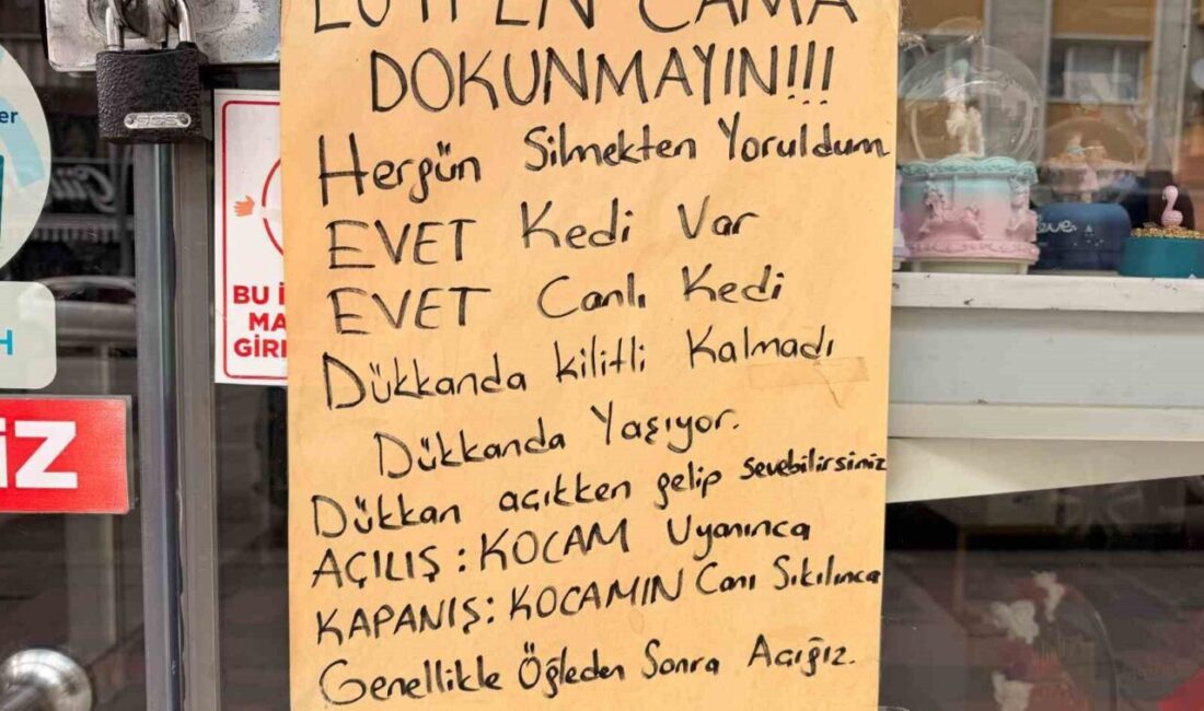 Afyonkarahisar’da cam silmekten yorulan bir esnafın karısının iş yerinin vitrini