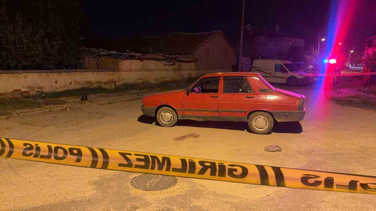 Afyonkarahisar’ın Bolvadin ilçesinde düğünde iki grup arasında çıkan, 21 yaşındaki
