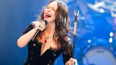 Türk rock müziğinin köklü ve güçlü sesi Şebnem Ferah, uzun
