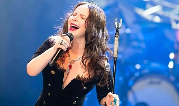 Türk rock müziğinin köklü ve güçlü sesi Şebnem Ferah, uzun
