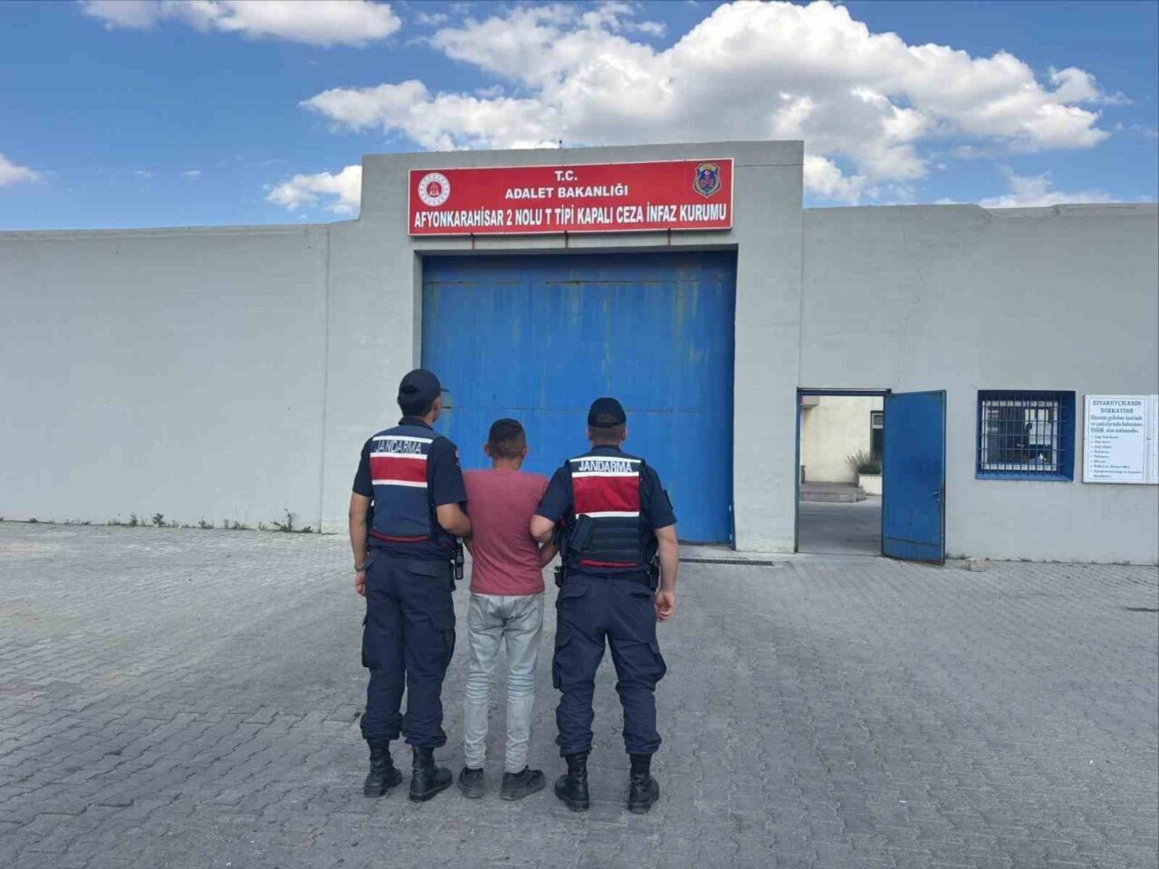 Afyonkarahisar’da son bir hafta içerisinde jandarma tarafından çeşitli suçlardan aranan