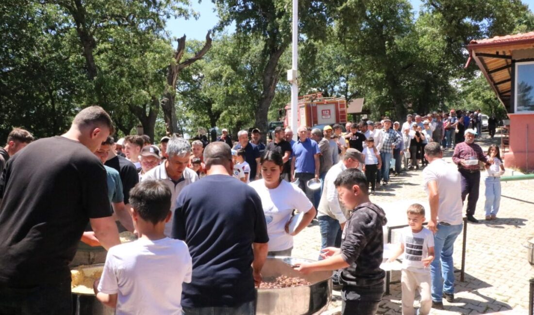 ​AFYONKARAHİSAR (AA) – Afyonkarahisar'ın Sandıklı ilçesine bağlı Akharım beldesinde yağmur