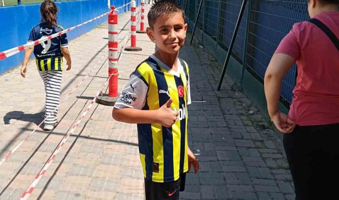 Afyonkarahisar’ın Sandıklı ilçesinde yetişen 2016 doğumlu futbolcu Mustafa Özdayı, katıldığı