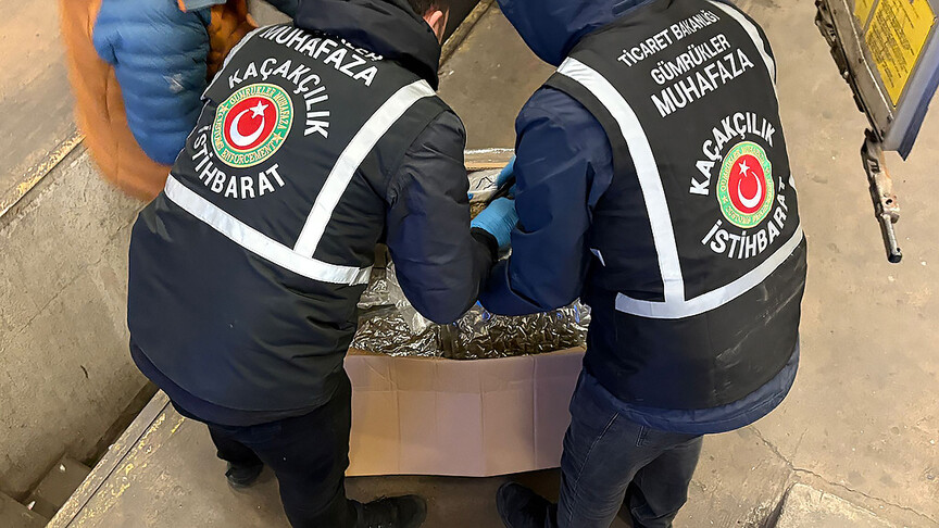 Gümrükler Muhafaza ekipleri zehir tacirlerine göz açtırmadı