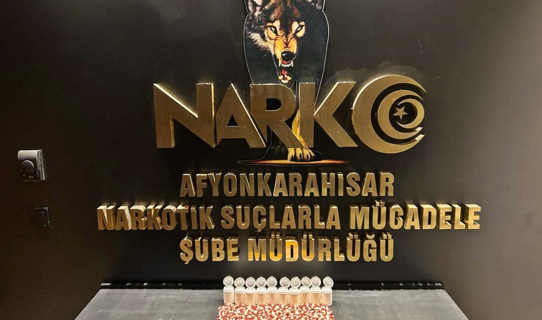 Yüzlerce sentetik ecza ve uyuşturucu emdirilmiş peçeteler ele geçirildi Emniyet