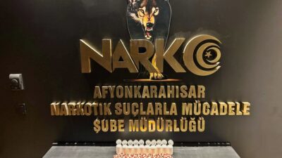 Yüzlerce sentetik ecza ve uyuşturucu emdirilmiş peçeteler ele geçirildi Emniyet