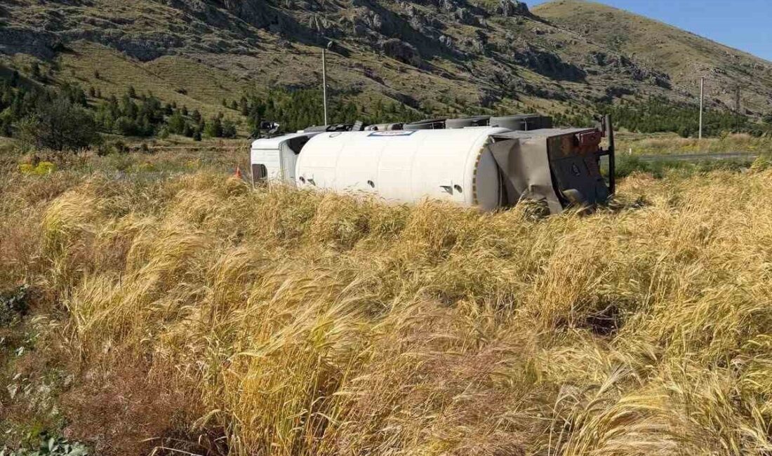 Afyonkarahisar’ın Şuhut ilçesinde kontrendek çıkarak devrilen tankerin sürücüsü yaralandı. Edinilen