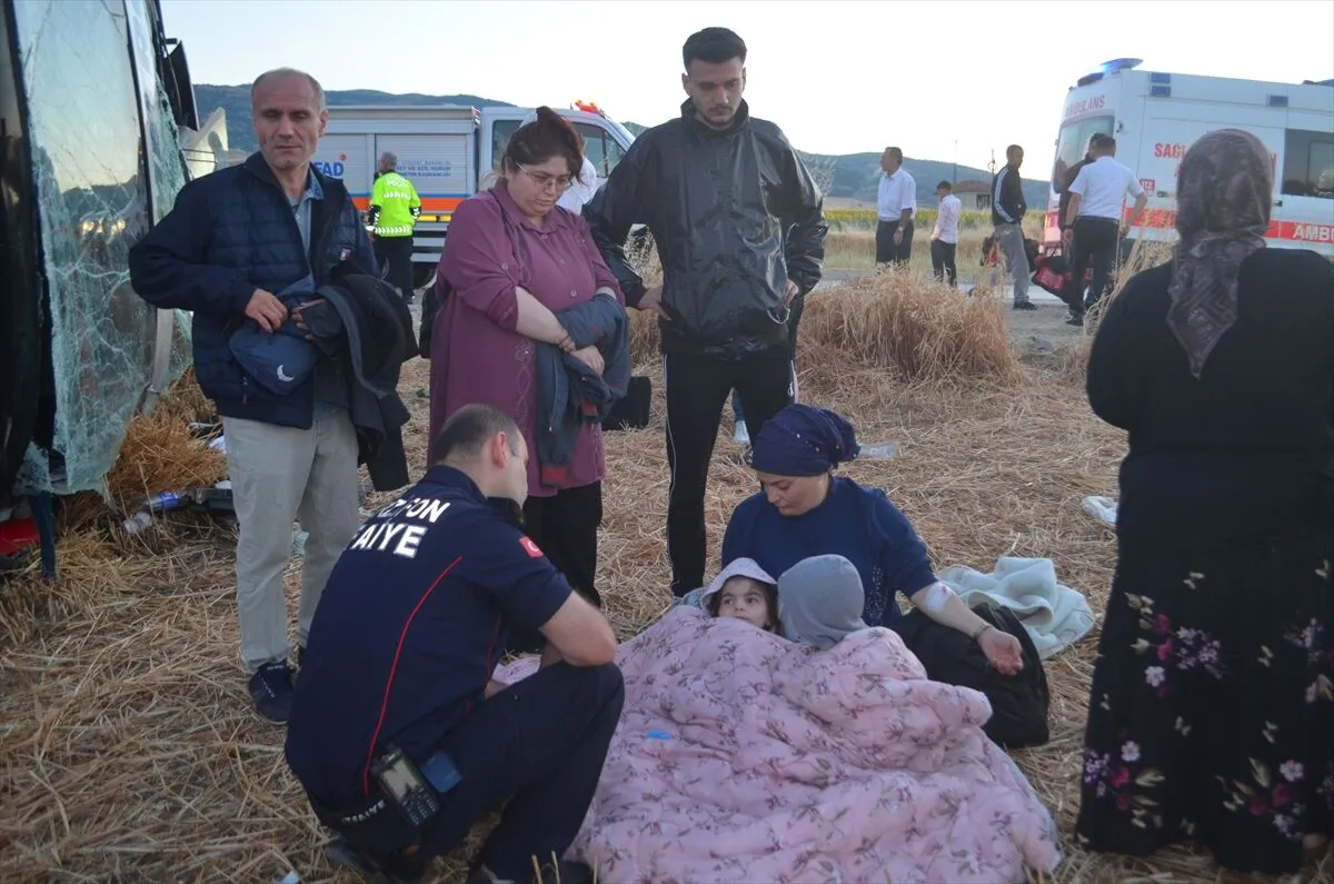 Devrilen yolcu otobüsündeki 46 kişi yaralandı