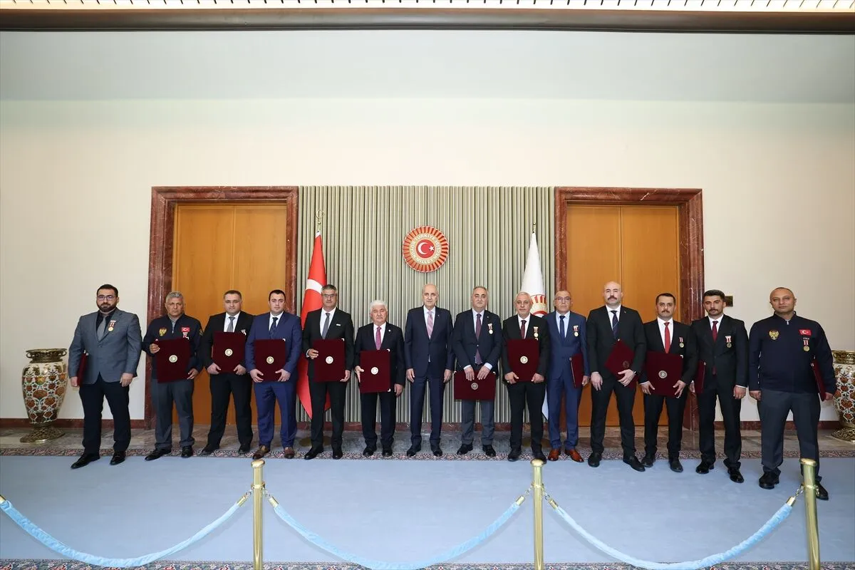 TBMM Başkanı Kurtulmuş'tan 15 Temmuz gazilerine "Teşekkür Beratı" takdimi