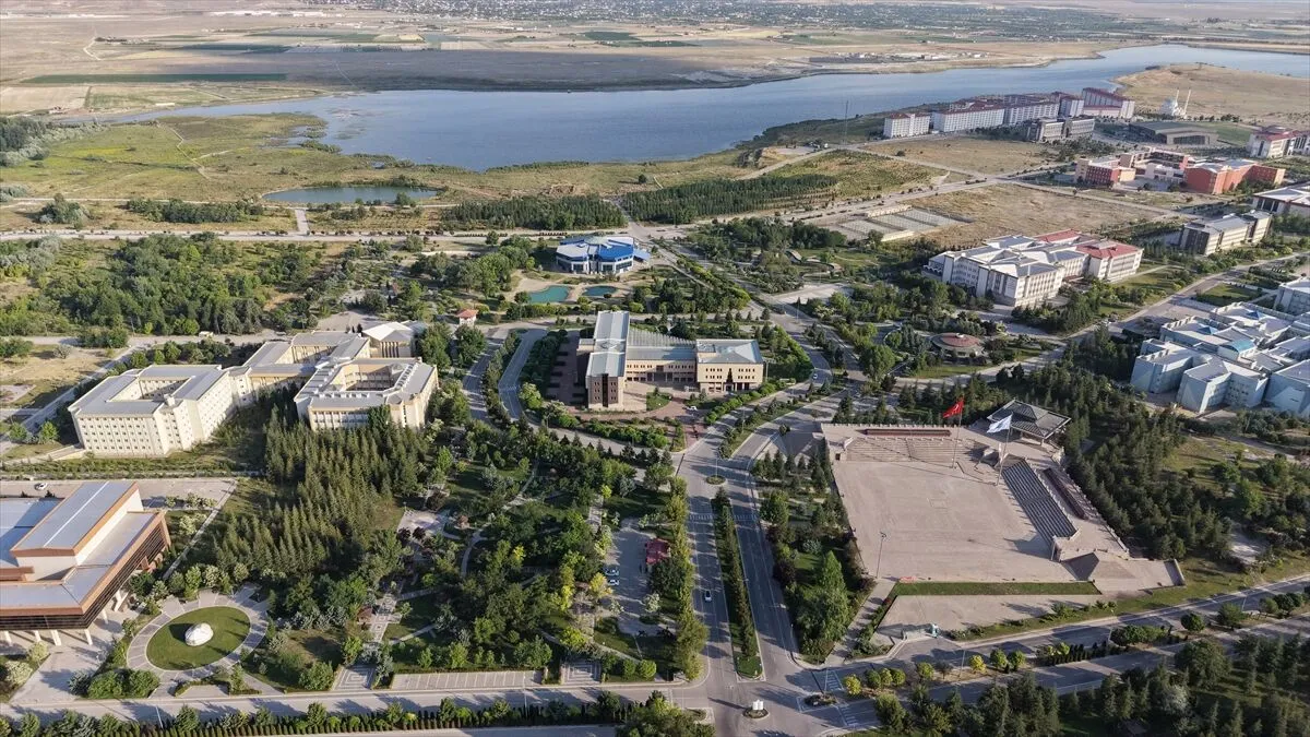 Arıtılmış atık sular üniversitede yeşil alanlarda ve tarımsal üretimde kullanılıyor