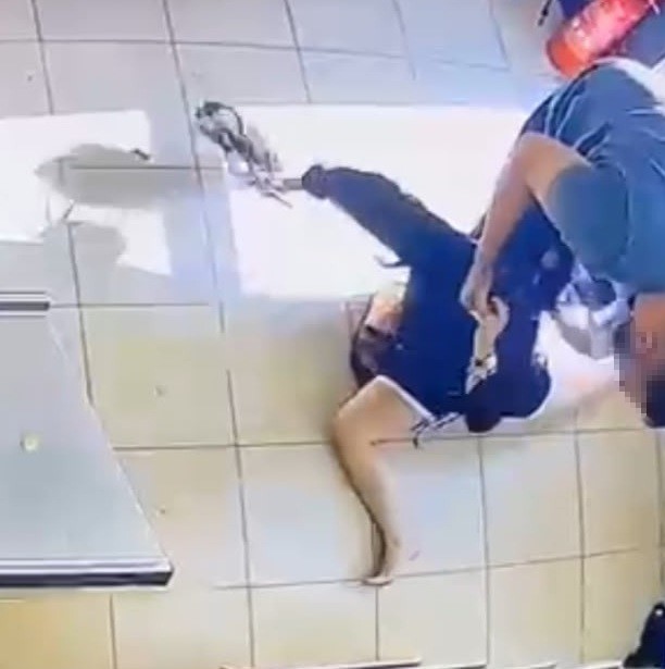 Bir kadını, erkek zulmünden yine bir kadın kurtardı 1 Bir kadını, erkek zulmünden yine bir kadın kurtardı