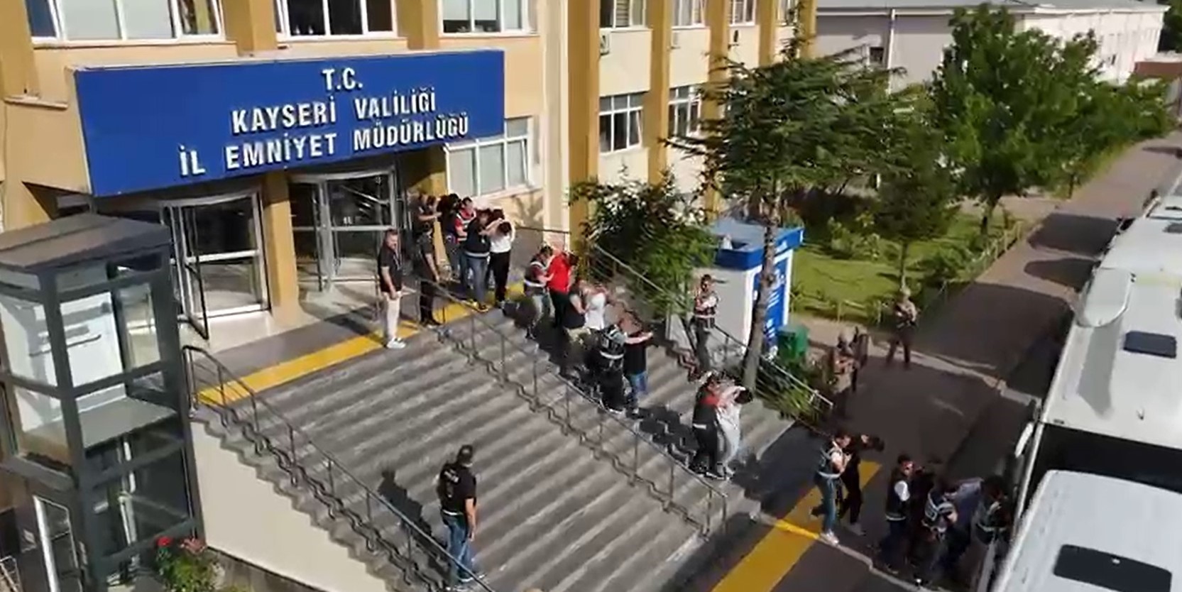 6 ilde modem dolandırıcılığı operasyonu: 53 gözaltı 1 6 ilde modem dolandırıcılığı operasyonu: 53 gözaltı