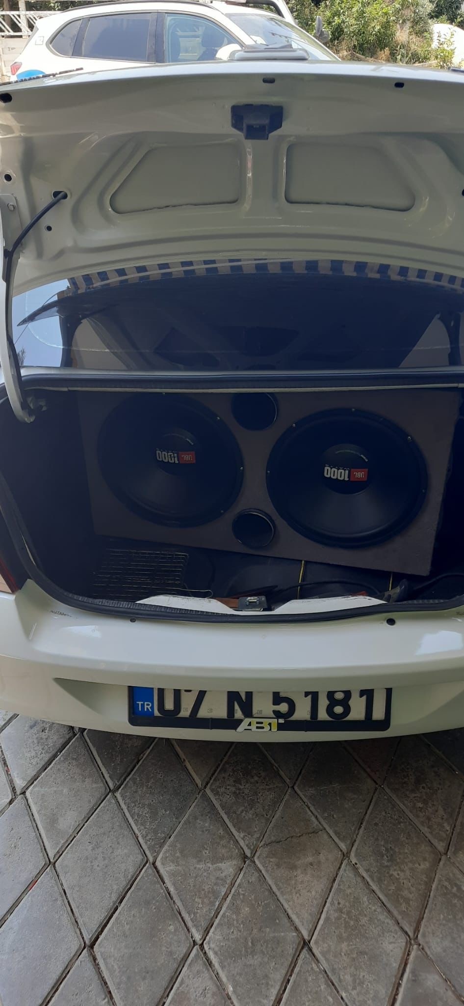 Yüksek sesle müzik açtılar, 246 bin 898 TL cezayı yediler
