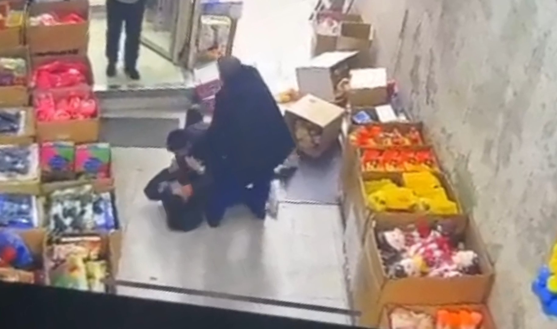 Komşu esnafların müşteri kapma kavgası