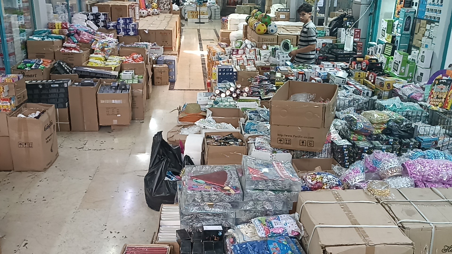 Komşu esnafların müşteri kapma kavgası