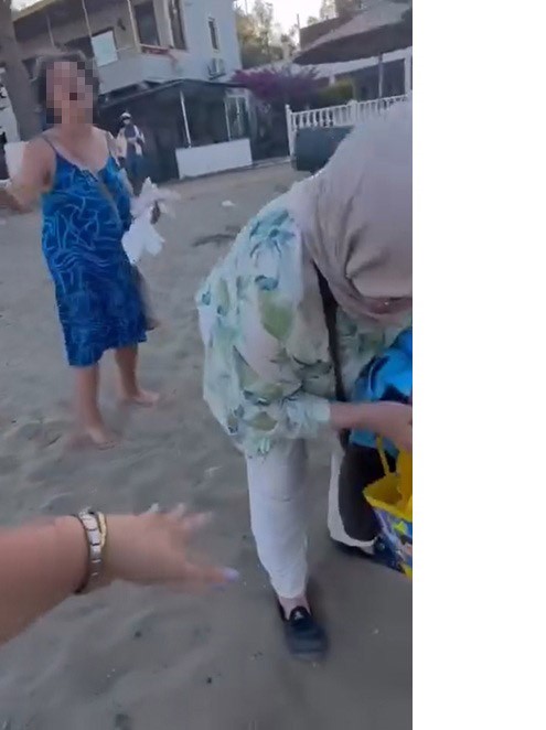 Plajda gergin anlar: Yaşlı kadının tepkisi gündem oldu 28 Plajda gergin anlar: Yaşlı kadının tepkisi gündem oldu