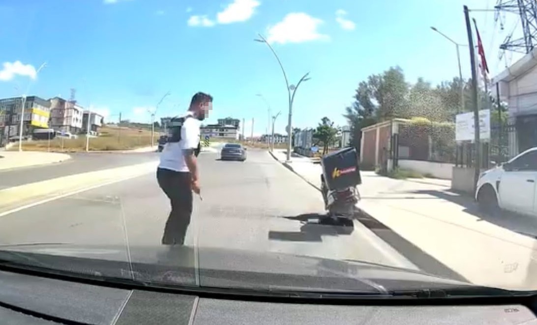 İnsanlık ölmüş! Trafikte uyarıya tornavidalı cevap