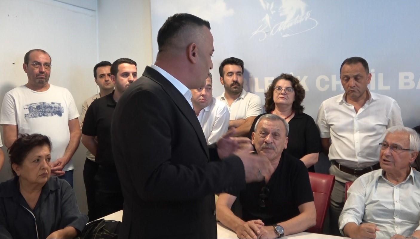 Bilecik'te CHP binasında gergin anlar