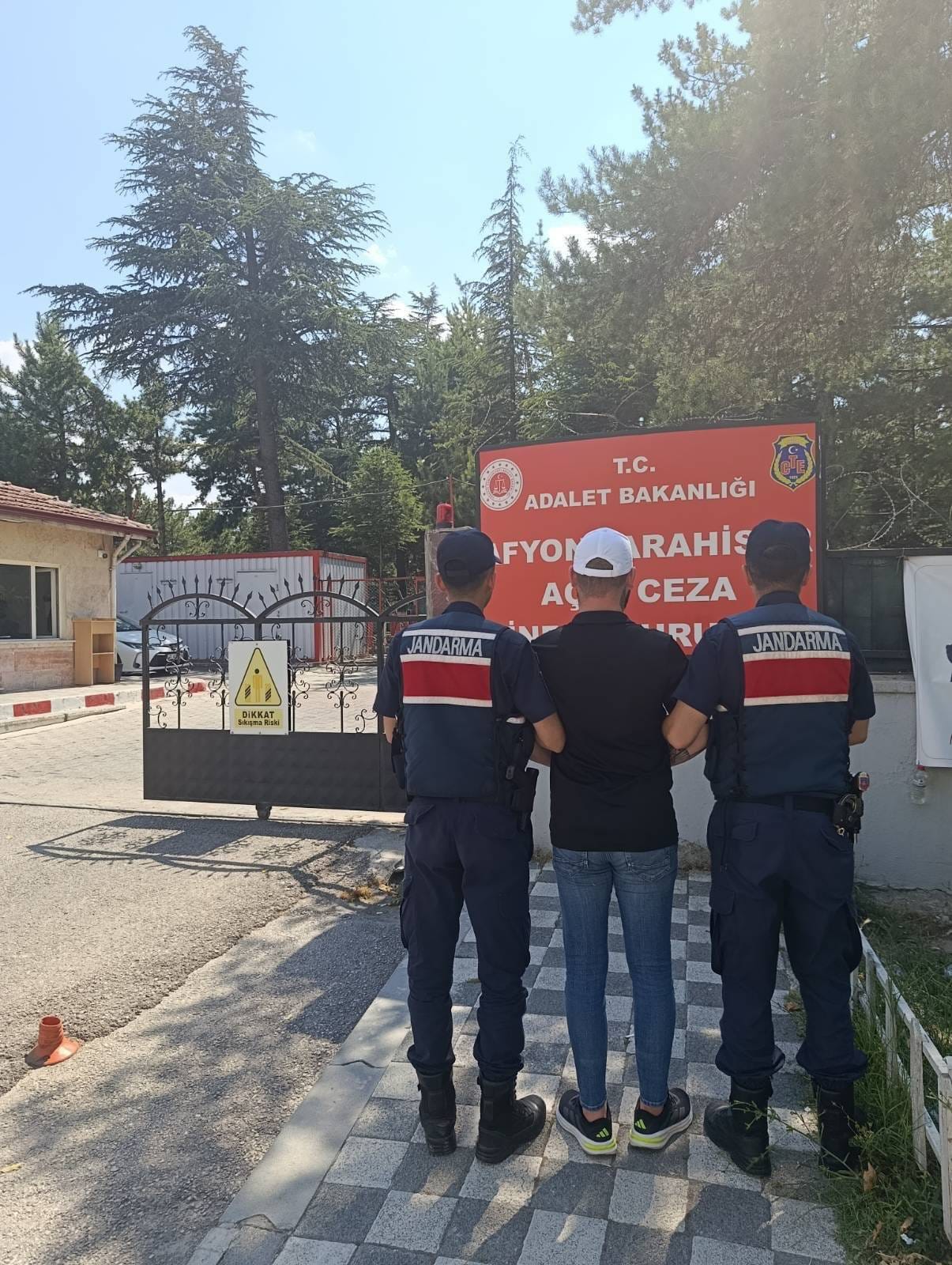 Afyon’da aranan 46 şahıs yakalandı, 13'ü tutuklandı