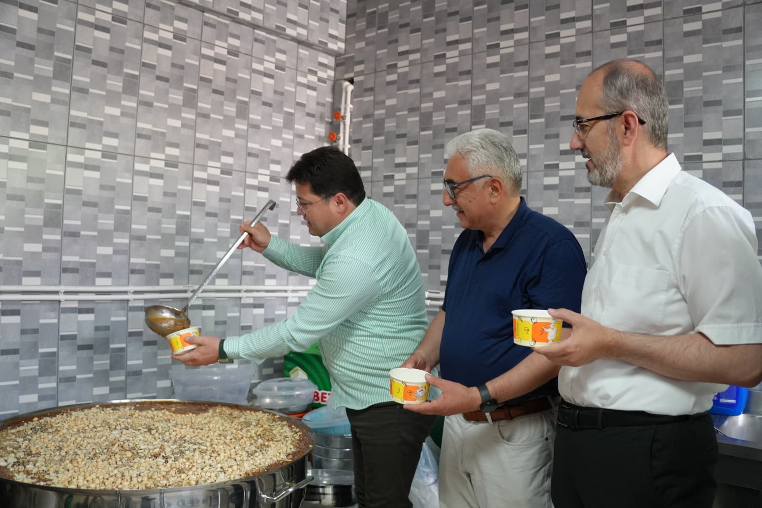 Başkan Aynacı, aşure programında vatandaşlarla buluştu