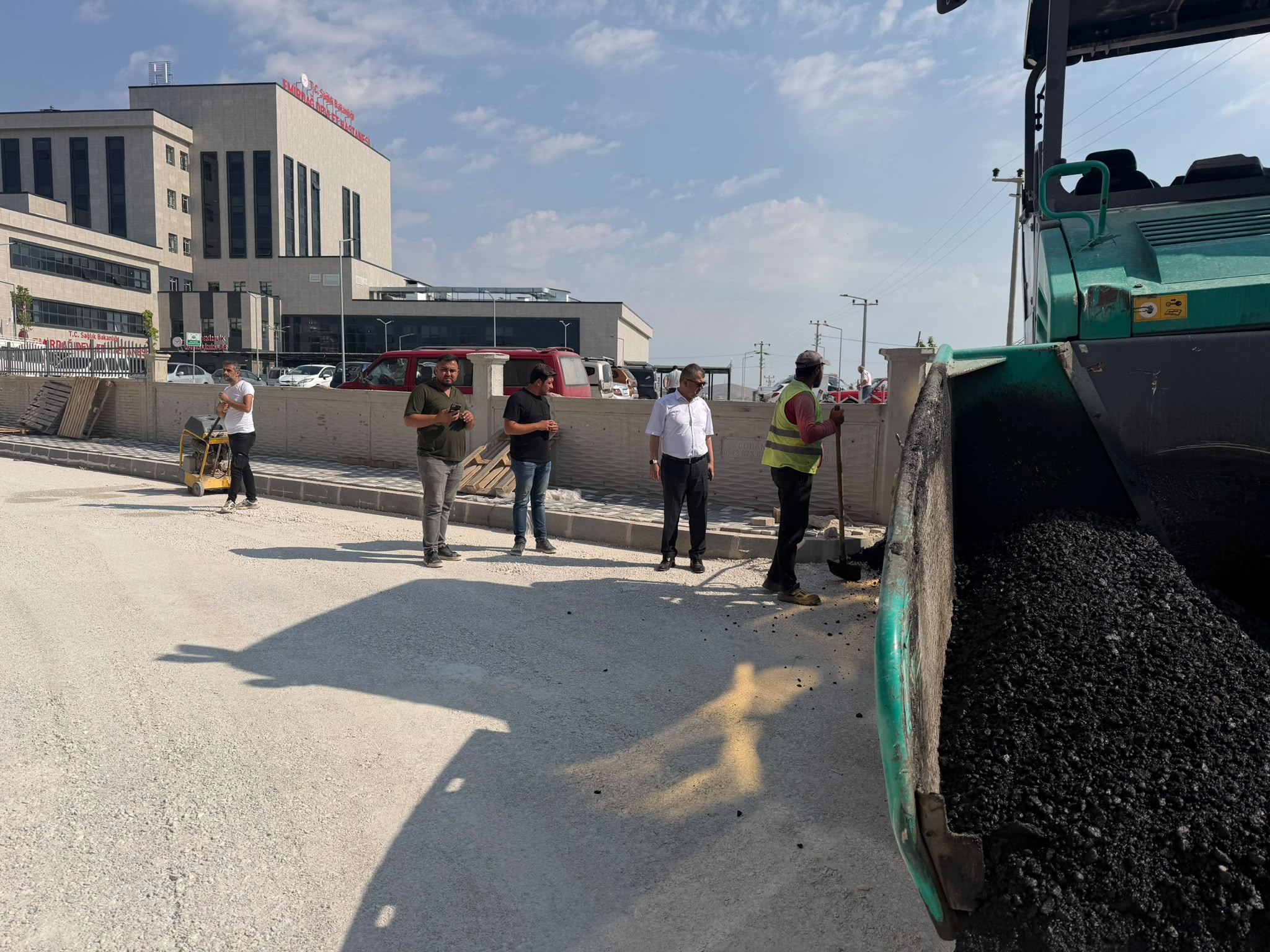 Emirdağ hastane yolunda asfalt mesaisi başladı