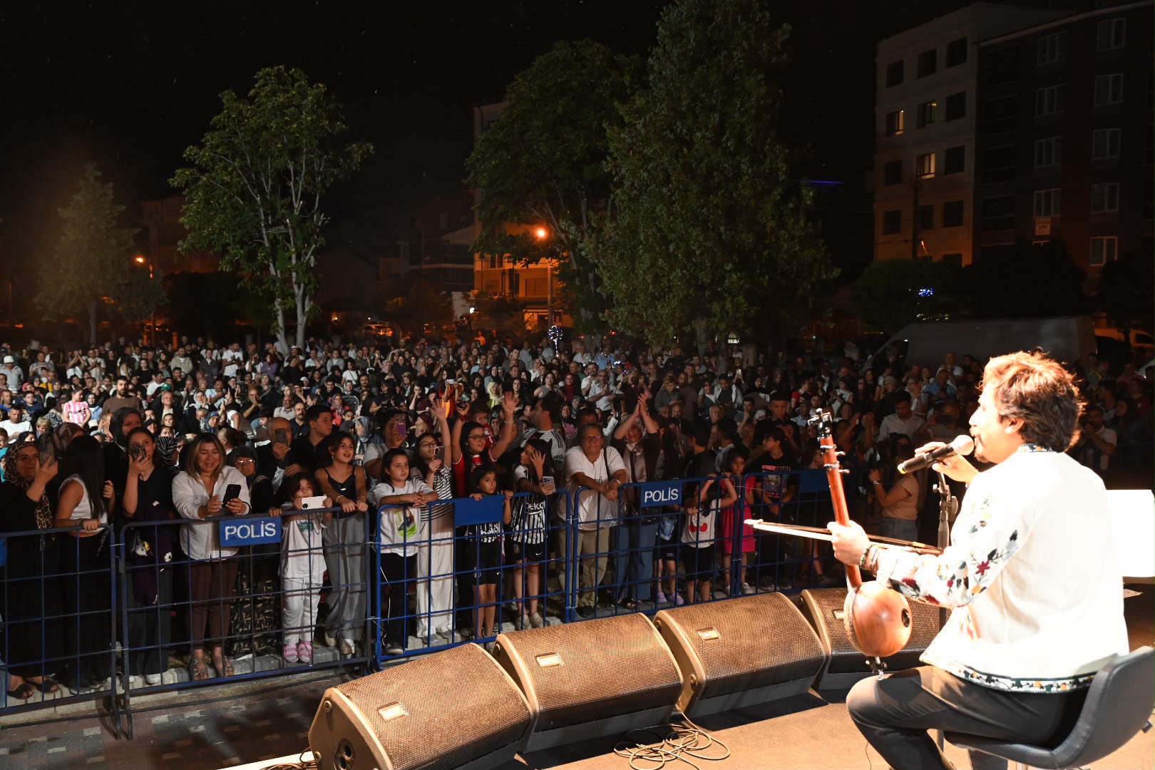 Emirdağ’da festival coşkusu Uğur Önür konseriyle başladı