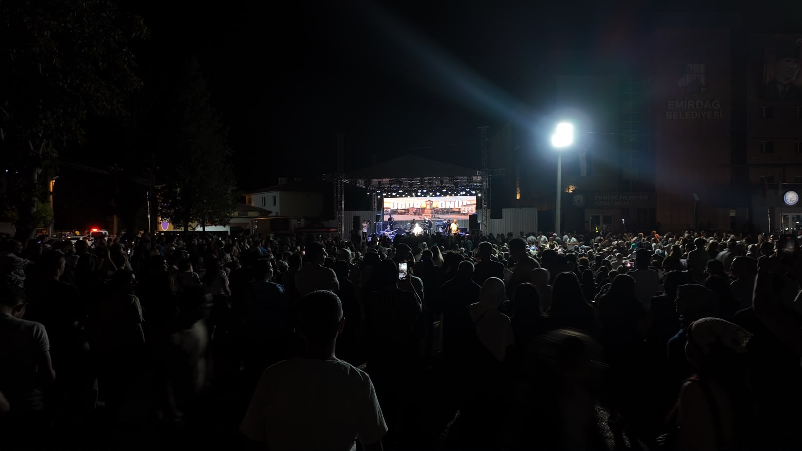 Emirdağ’da festival coşkusu Uğur Önür konseriyle başladı