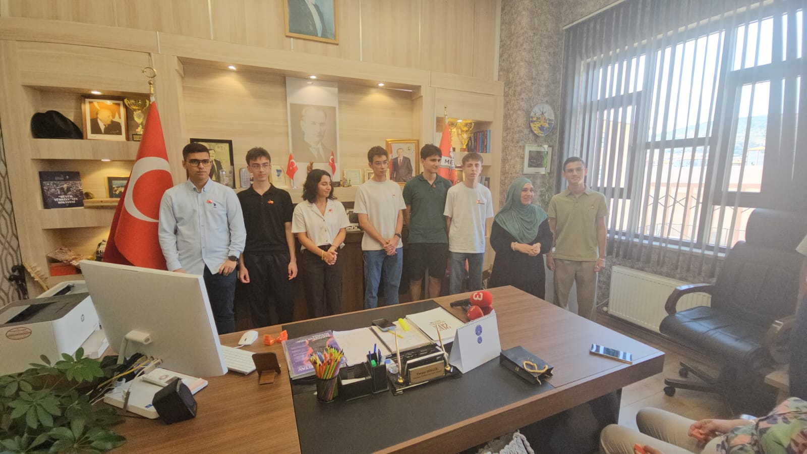 Fen Lisesi'nin YKS gururu: Bine giren 7 öğrenci altınla ödüllendirildi 2 Fen Lisesi'nin YKS gururu: Bine giren 7 öğrenci altınla ödüllendirildi