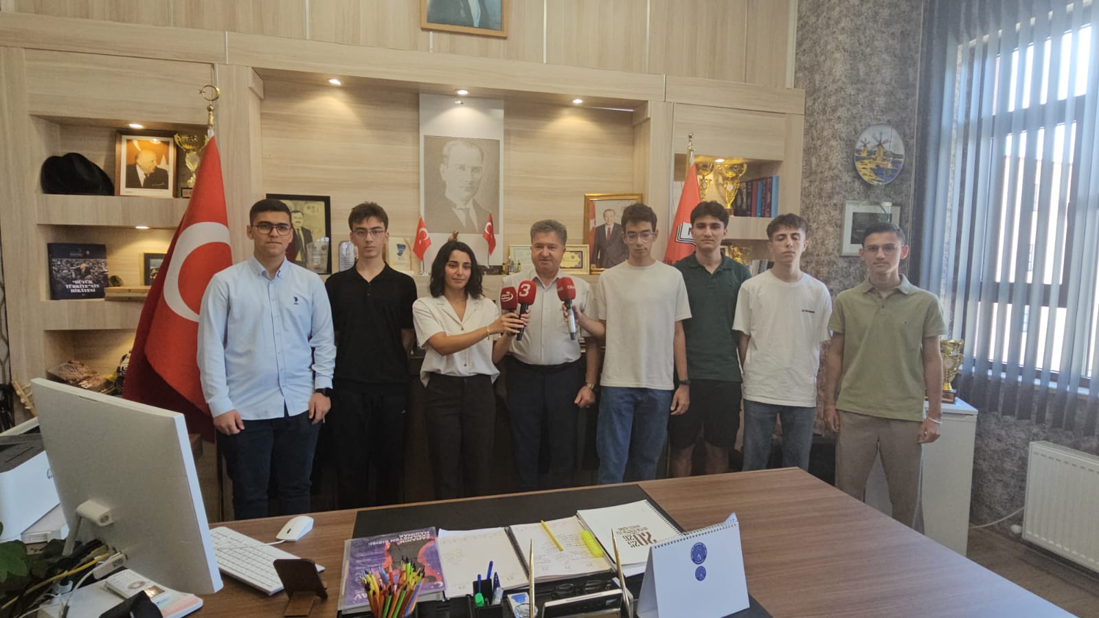Fen Lisesi'nin YKS gururu: Bine giren 7 öğrenci altınla ödüllendirildi 3 Fen Lisesi'nin YKS gururu: Bine giren 7 öğrenci altınla ödüllendirildi