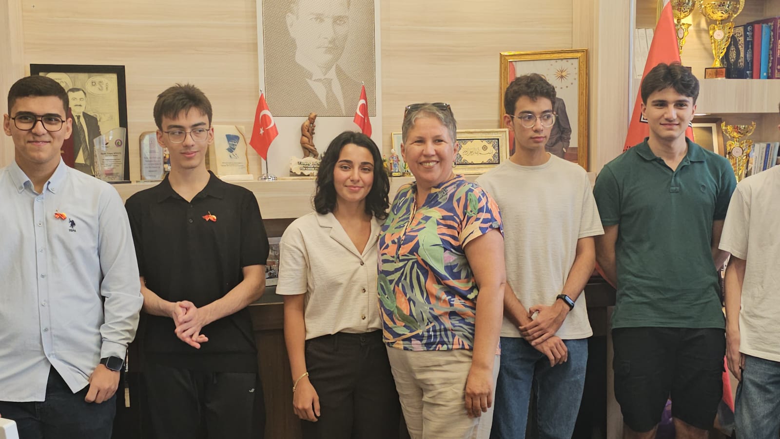 Fen Lisesi'nin YKS gururu: Bine giren 7 öğrenci altınla ödüllendirildi 4 Fen Lisesi'nin YKS gururu: Bine giren 7 öğrenci altınla ödüllendirildi