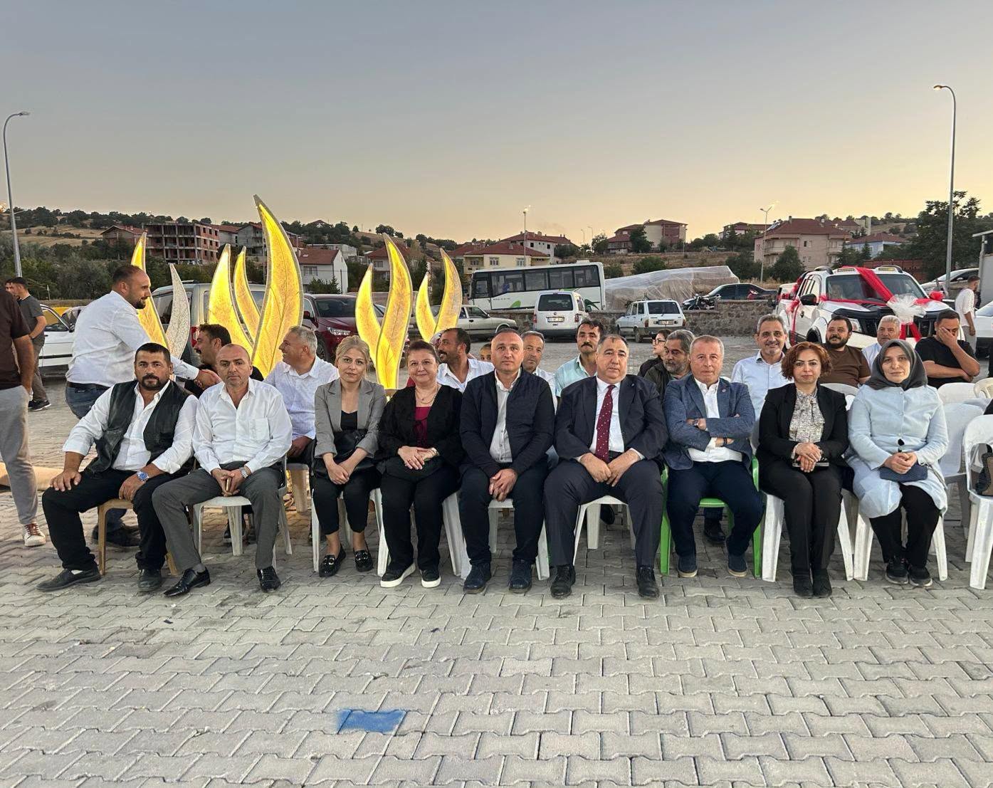 Hocalar'da mutlu güne siyaset dünyasından katılım
