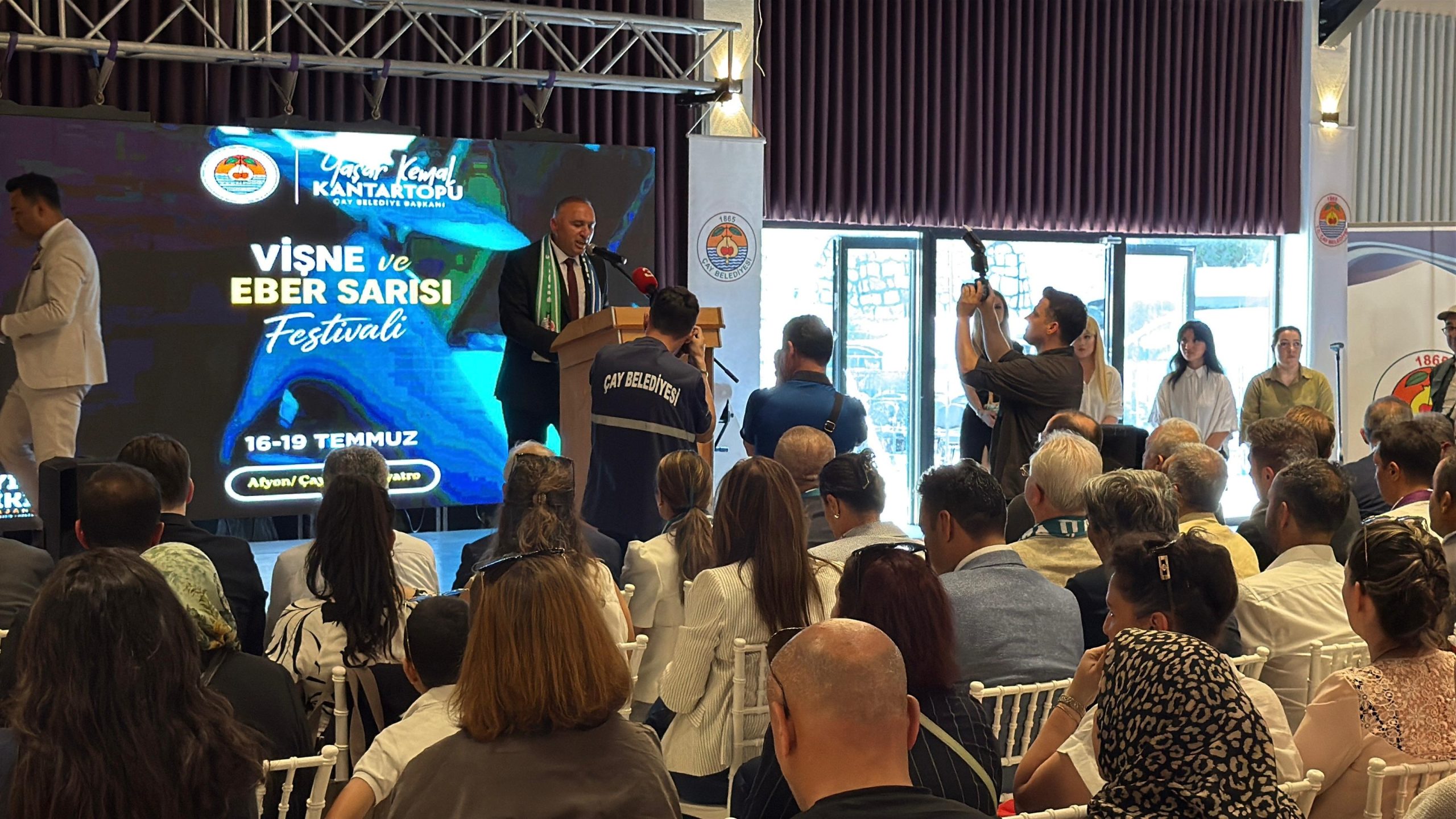 İYİ Parti heyeti Çay'da festival açılışına katıldı