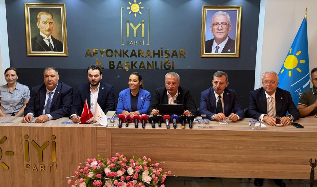 Toplantıda İYİ Parti Genel Başkan Yardımcısı Afyonkarahisar Milletvekili Hakan Şeref