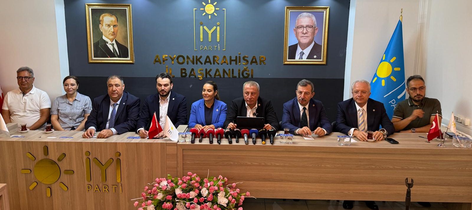 Toplantıda İYİ Parti Genel Başkan Yardımcısı Afyonkarahisar Milletvekili Hakan Şeref