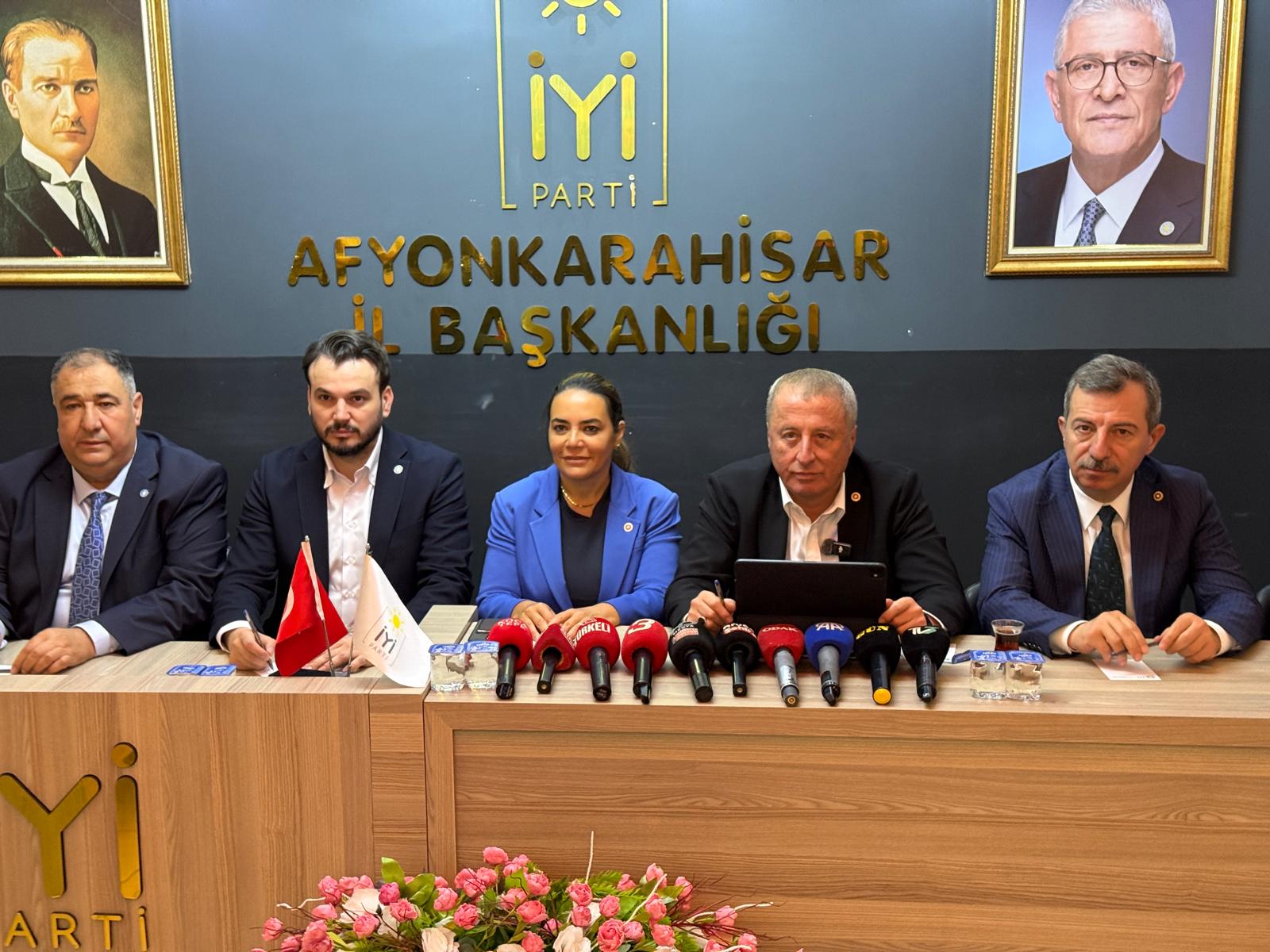 İYİ Parti Genel Merkez heyeti, Afyon basını ile buluştu