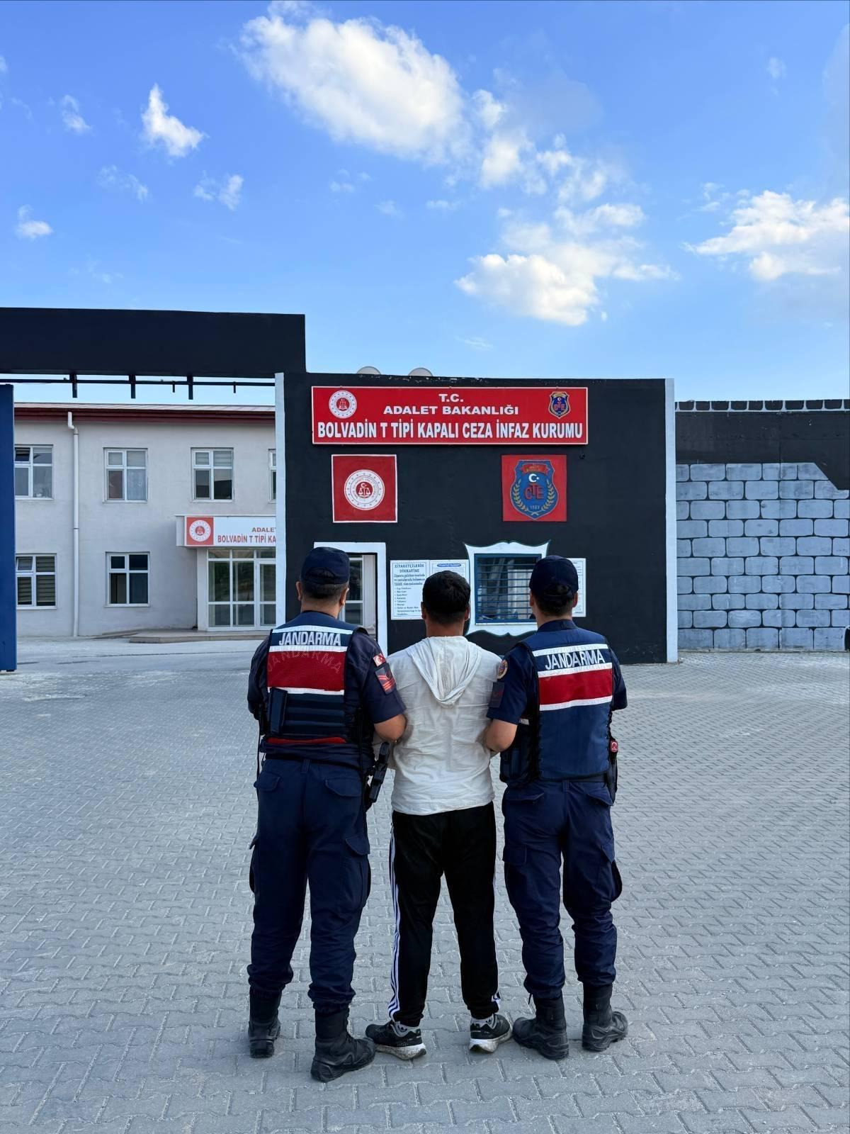 Jandarma, 46 firariyi yakaladı: 17’si tutuklandı