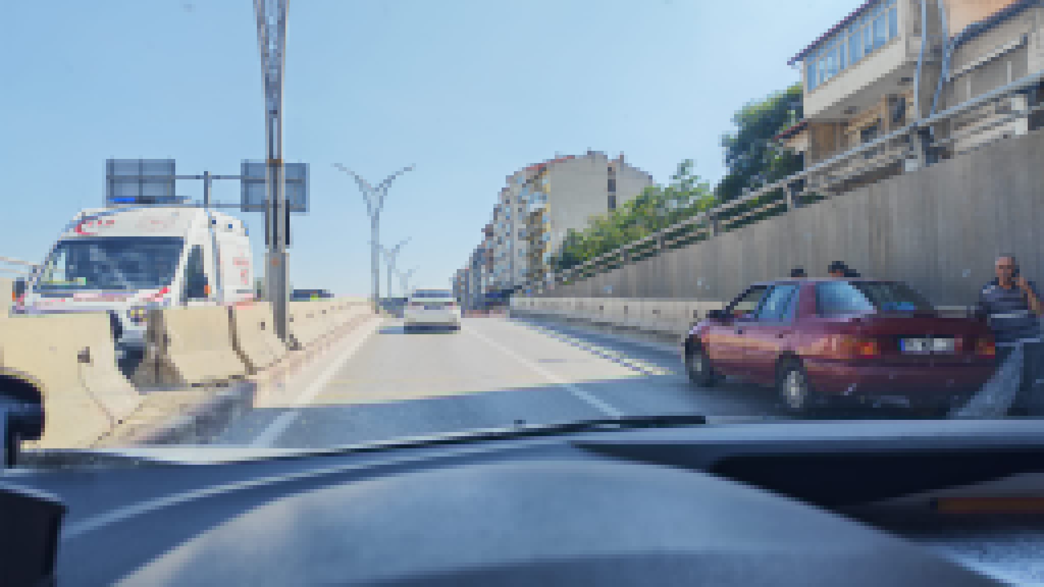 Alt geçitte maddi hasarlı kaza