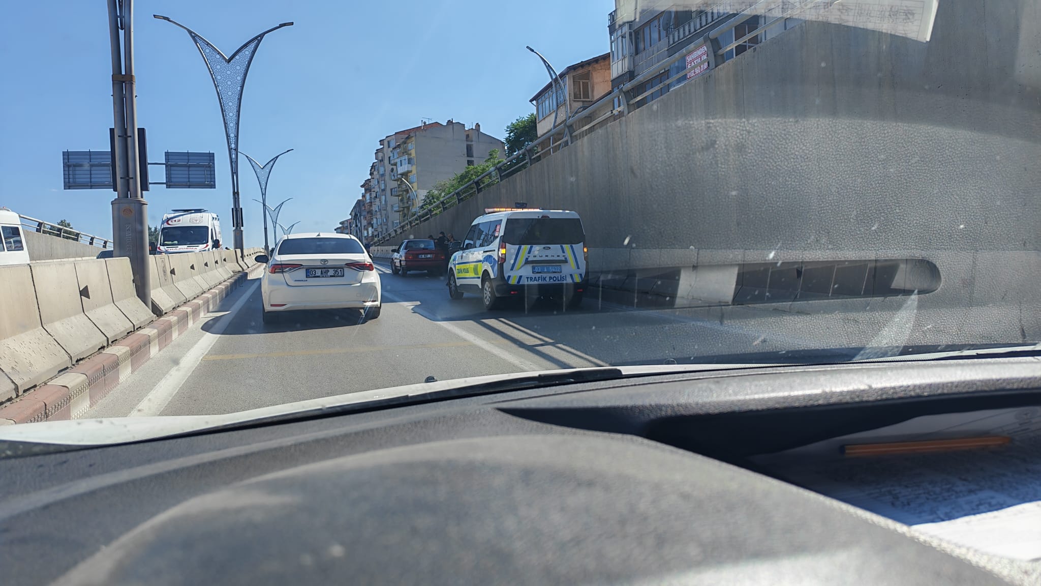 Alt geçitte maddi hasarlı kaza