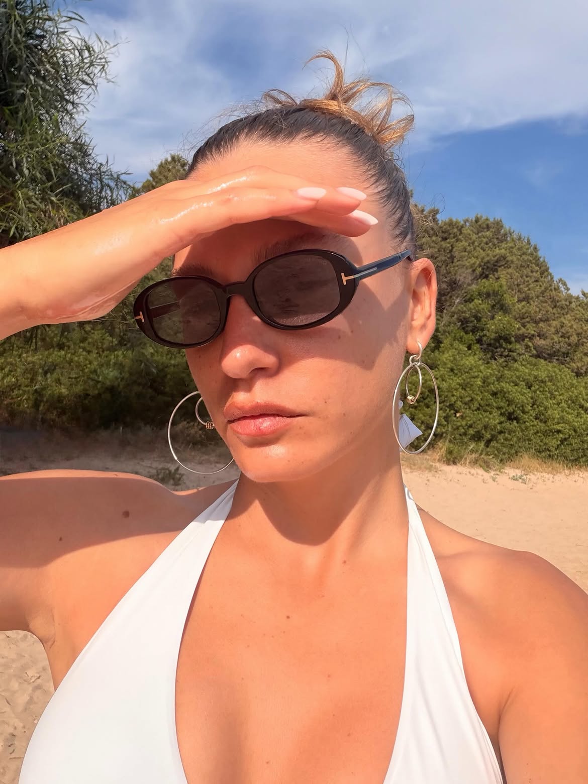 Serenay Sarıkaya, yaz enerjisini İtalya'dan paylaştı